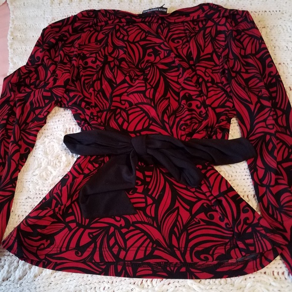 Top - Picture 2 of 3